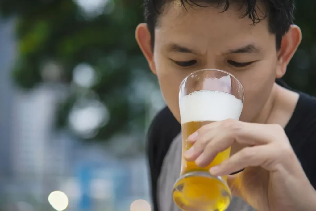 orang yang meminum alkohol