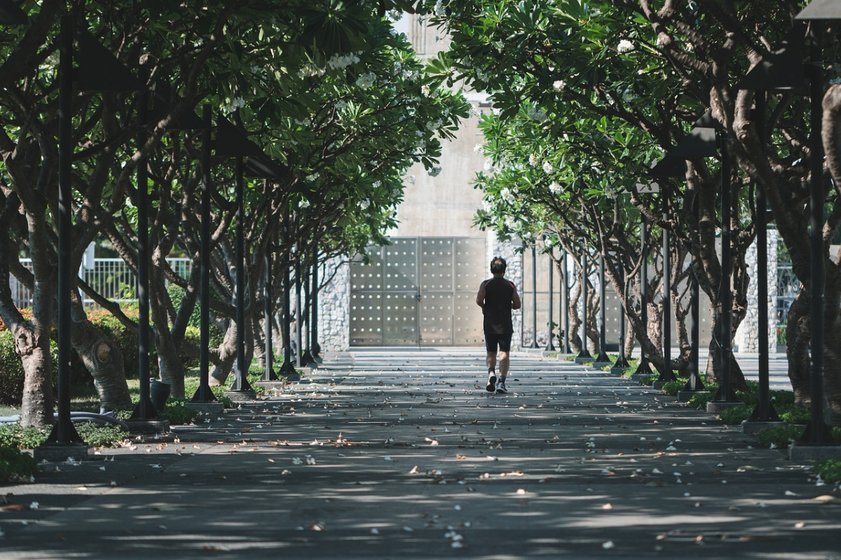 orang yang sedang jogging